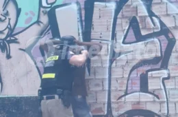 VEJA O VÍDEO | Ordem pública detém dois suspeitos de roubar aparelhos celulares durante patrulhamento