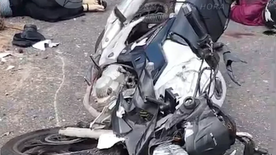 IMAGENS FORTES | Acidente na Rodovia Mário Covas fere gravemente piloto e passageira