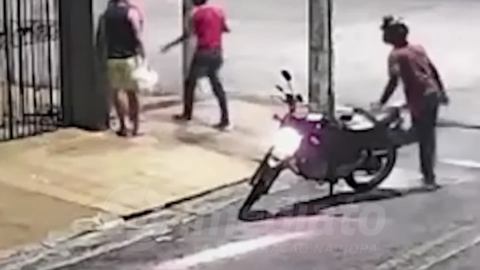 FLAGRANTE | Dois homens são assaltados em frente a suas casas em bairro reduto da Aeronáutica