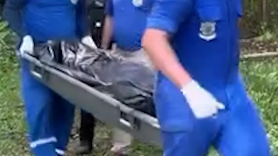 MISTÉRIO | Um jovem é encontrado morto com 30 tiros em área de mata