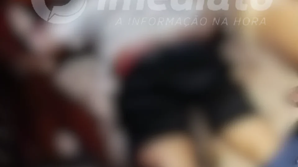 IMAGENS FORTES | Homem executa vítima com tiros na nuca em confusão durante festa