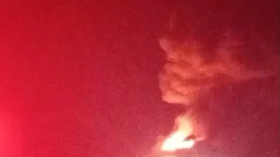 VEJA O VÍDEO | Incêndio em geradores próximo a circo assusta moradores