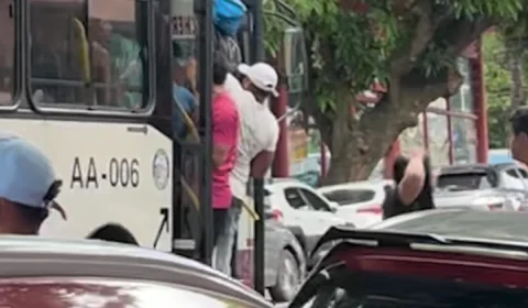 VEJA O VÍDEO | Depois do Círio, passageiros correm risco em ônibus lotado
