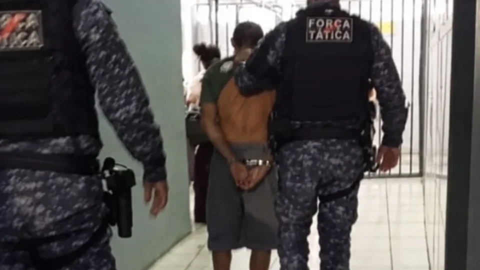 VÍDEO: Homem é detido suspeito de tentar estuprar criança de 6 anos. “Não sei o que deu na minha cabeça”