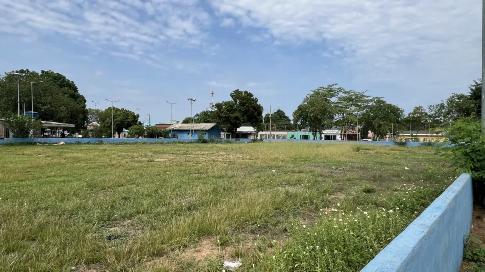 Praça do Poli vira alvo de reclamações por abandono na Zona Sul