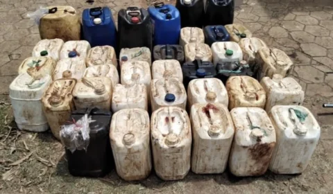Combustível, motores e veículo usados em transporte clandestino são apreendidos na fronteira