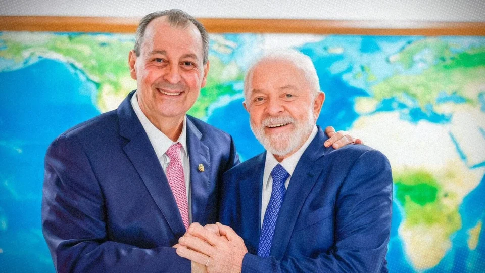 Lula convoca Omar Aziz para reunião em Brasília após vitória nas urnas