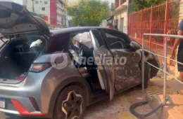 Colisão entre Saveiro e carro elétrico deixa dois feridos