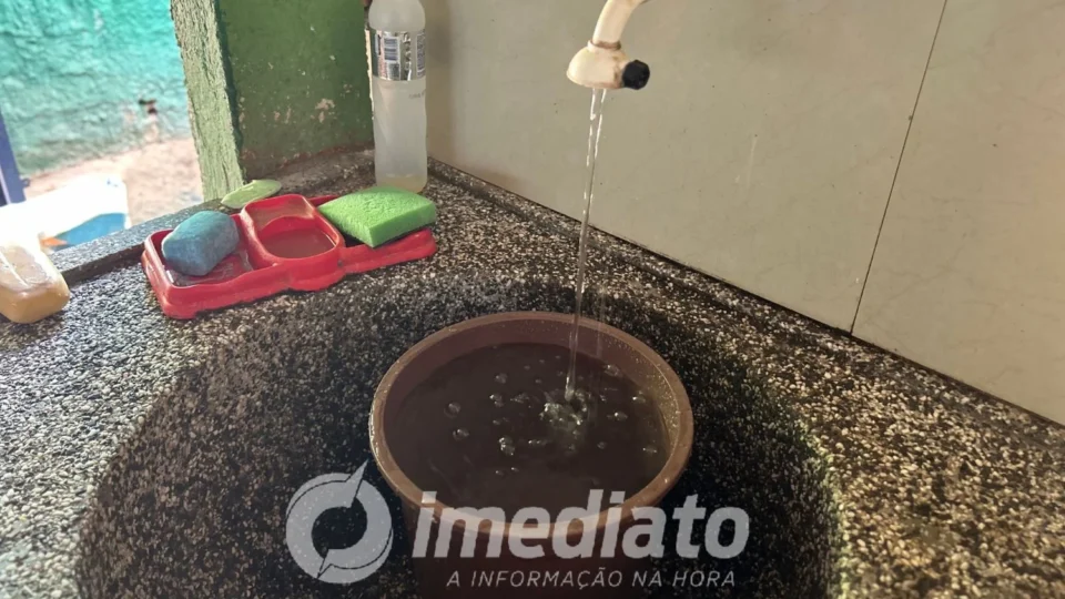 VEJA: Falta de água e asfalto geram reclamações de moradores