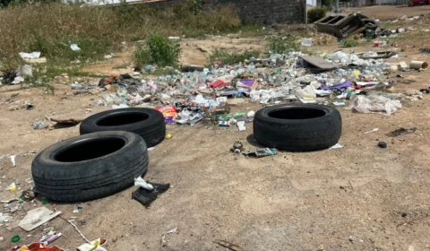 O acúmulo de lixo preocupa moradores do bairro Dr. Silvio Leite na Zona Oeste da Capital