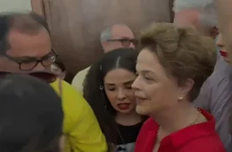 VEJA VÍDEO: Dilma Rousseff vota em Belo Horizonte sob aplausos, vaias e empurra-empurra