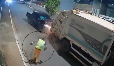 VEJA VÍDEO: Gari pula de caminhão para escapar de ser prensado após caminhonete atingir veículo em Altamira