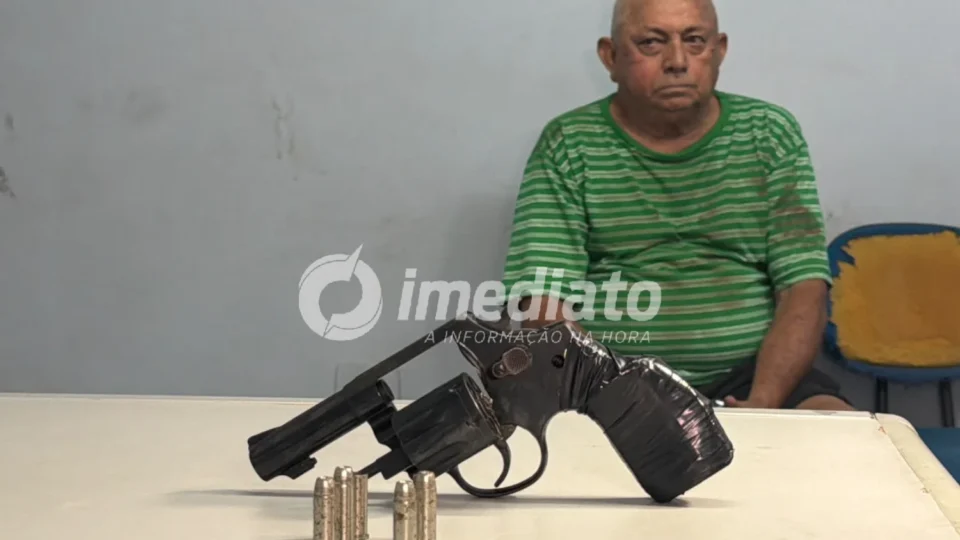 VEJA: Idoso de 75 anos saca arma e mata homem a tiros após discussão no Novo Aleixo