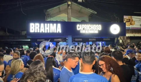 Nação azulada incendeia o Bar do Lourinho na festa dos 113 anos do Caprichoso