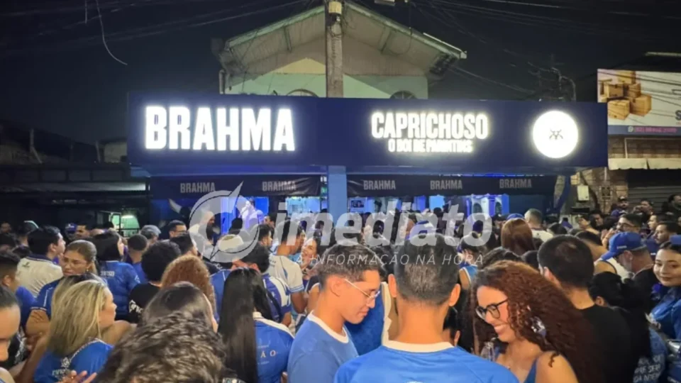 Nação azulada incendeia o Bar do Lourinho na festa dos 113 anos do Caprichoso