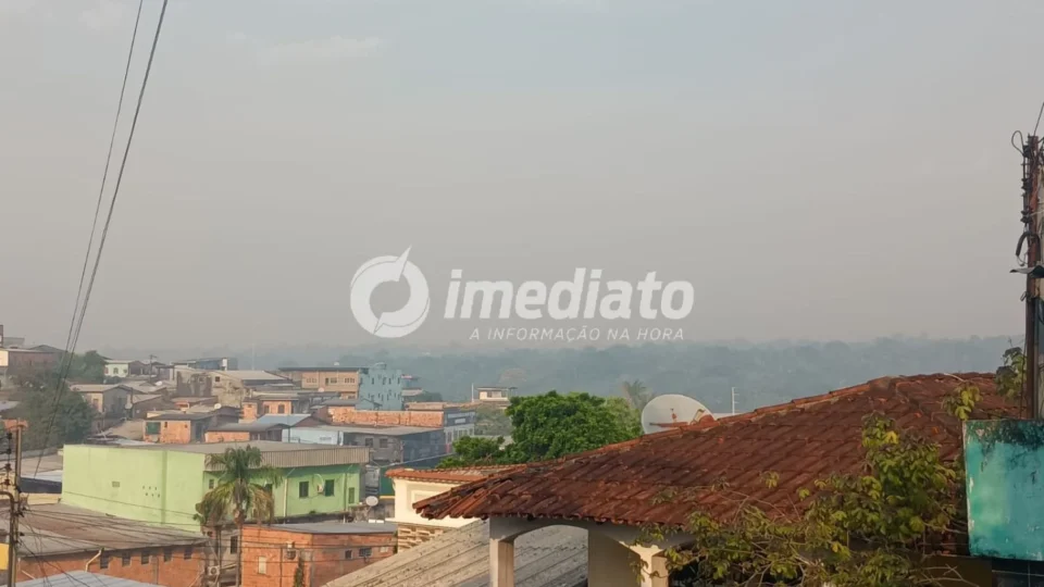 ALERTA EM MANAUS: fumaça intensa encobre a cidade e qualidade do ar chega a nível crítico