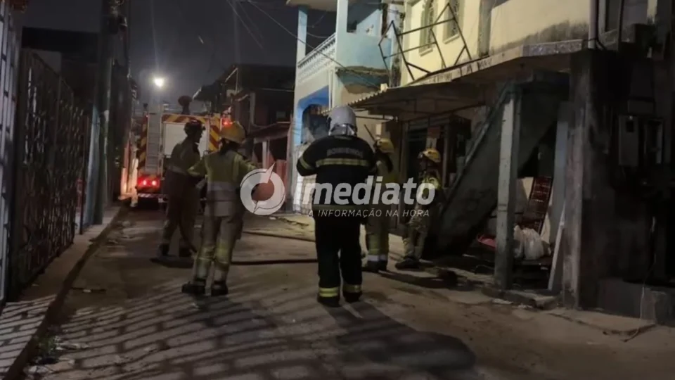 Princípio de incêndio em fiação elétrica assusta moradores no bairro Japiim
