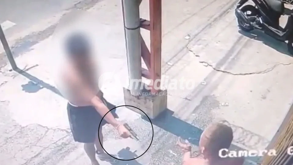 VEJA AS IMAGENS: Homem é preso após atirar contra vítima em represália a suposto furto em loja