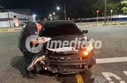 VEJA IMAGENS: Motociclista voa da moto após colisão com HB20 em Boa Vista