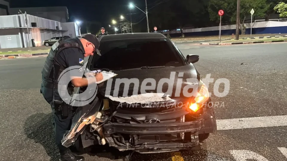 VEJA IMAGENS: Motociclista voa da moto após colisão com HB20 em Boa Vista