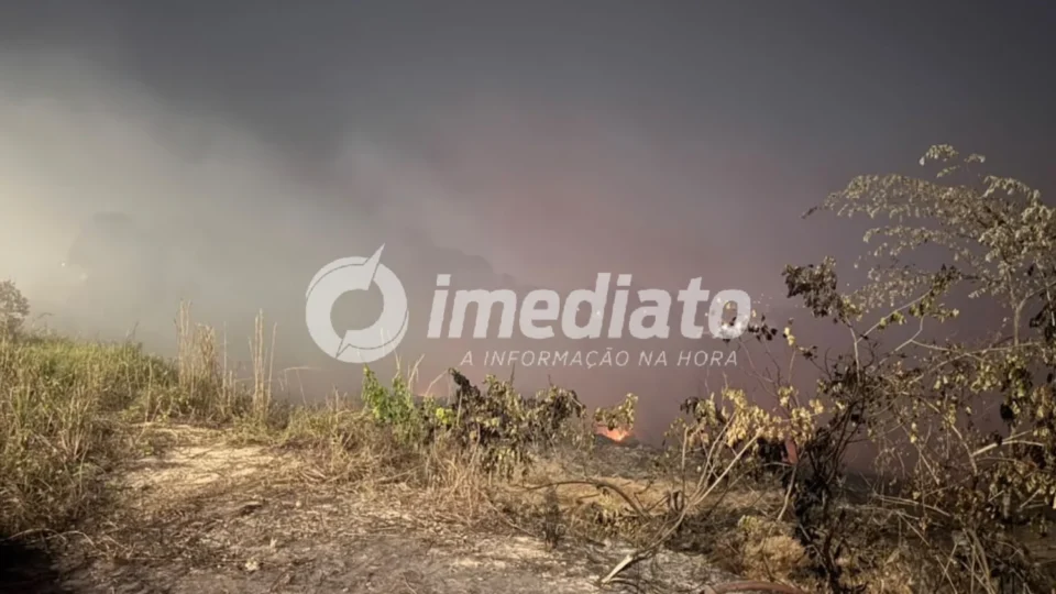 ALERTA: Incêndio no Distrito Industrial chega ao terceiro dia e fumaça encobre áreas de Manaus
