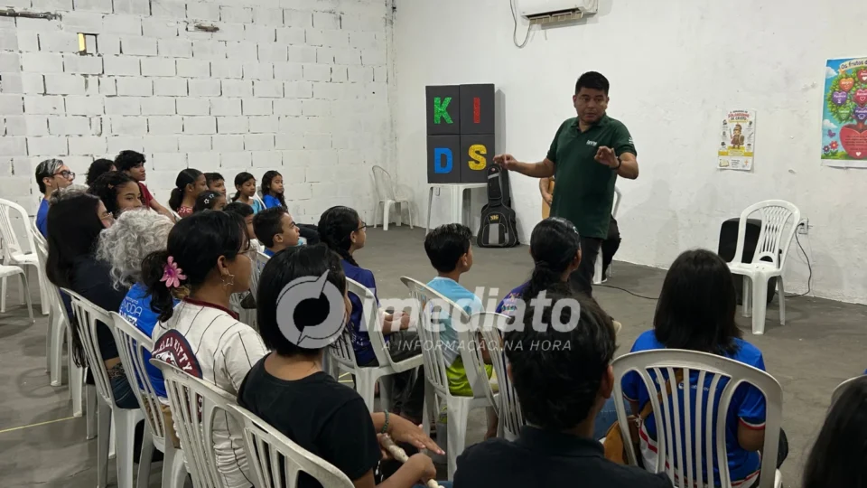 MÚSICA QUE TRANSFORMA: projeto gratuito incentiva crianças a cantar e tocar flauta em Boa Vista 