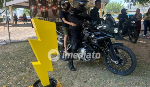 DIVERSÃO SOBRE DUAS RODAS: Polícia Militar oferece passeio gratuito para crianças em Centro Cívico