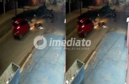VEJA VÍDEO: Carro atropela motociclista, arremessa vítima contra outra moto e provoca segunda colisão