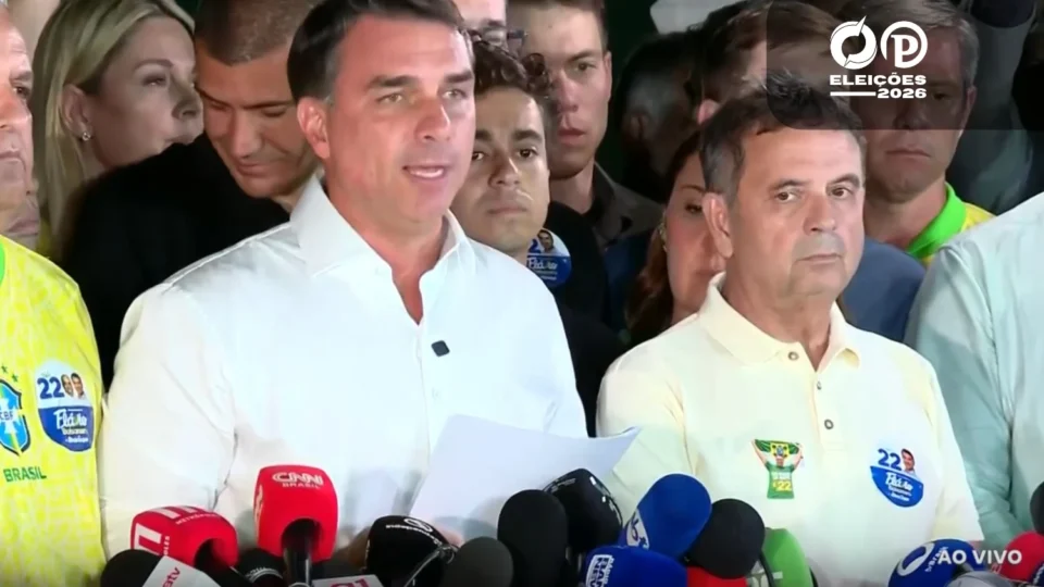 Flávio Bolsonaro diz que vai pedir anulação das eleições após derrota para Lula