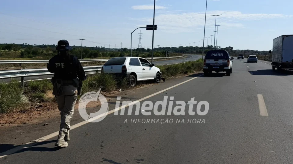 Passageira fica gravemente ferida após carro atingir traseira de moto na BR-401 em Cantá