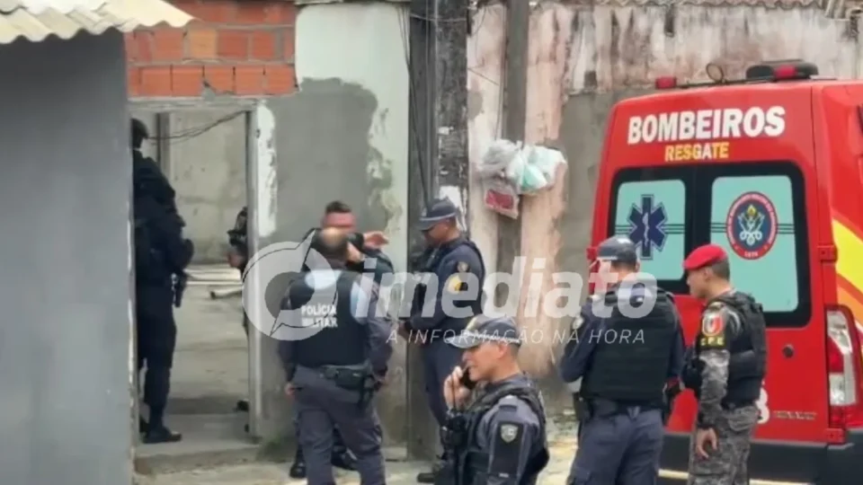 URGENTE: Pai faz filho refém com faca após não aceitar fim de relacionamento em Manaus
