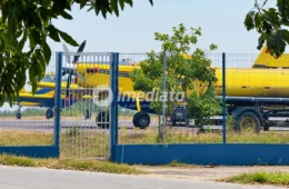 Aviões enviados pelo governo federal para combater queimadas são vistos parados em Manaus