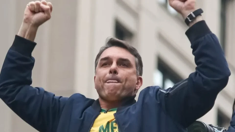 Argentina confirma entrada de Flávio Bolsonaro no país; veja o que se sabe sobre a suposta fuga