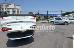 VEJA IMAGENS: Carro capota e fica destruído após colisão com outro veículo no Parque 10