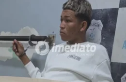 DEU RUIM! Foragido volta à delegacia para buscar celular e acaba preso novamente