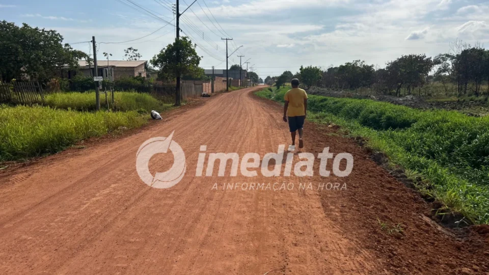 “SEM ASFALTO E SEM CALÇADA”: moradores pedem socorro em rua esburacada de Boa Vista