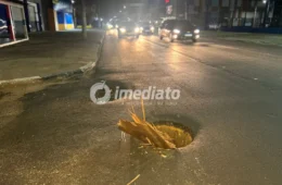 Buraco de bueiro aberto há mais de 20 dias provoca acidentes e preocupa moradores em Boa Vista