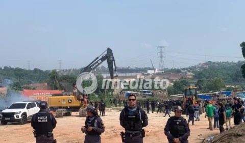 CHORO, BOMBAS E BALAS DE BORRACHA: reintegração termina em caos e desespero no Santa Etelvina