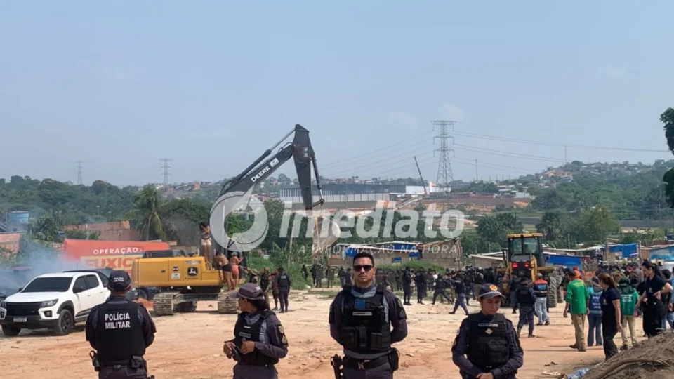 CHORO, BOMBAS E BALAS DE BORRACHA: reintegração termina em caos e desespero no Santa Etelvina