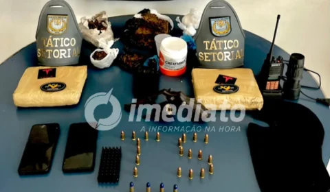 DISFARCE NÃO FUNCIONOU: Dupla é presa com arma e drogas escondidas em bag de entregador