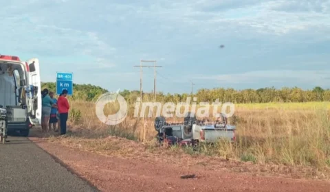 URGENTE | Grave acidente entre caminhão e camionete Hilux. Primeiros socorros são prestados