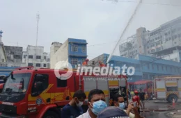VEJA VÍDEO: Incêndio de grandes proporções destrói restaurante e atinge dezenas de lojas no Centro de Manaus