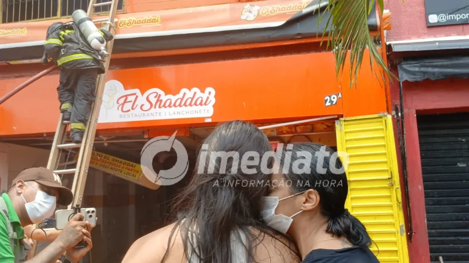 “Começou na churrasqueira”: Dono do El Shaday relata início de incêndio que destruiu restaurante e atingiu lojas no Centro
