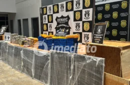 Droga avaliada em R$ 3 milhões é encontrada escondida em carga de placas solares em Manaus