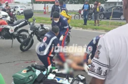 VEJA IMAGENS: Motociclista morre após ser esmagado por caminhão na avenida Torquato Tapajós
