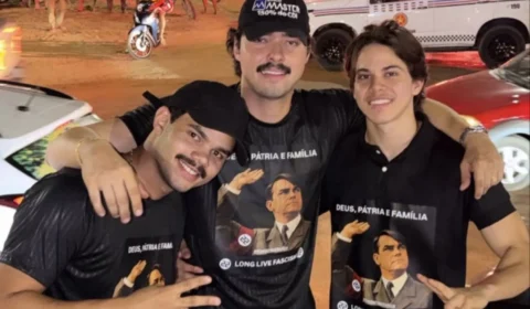 Homens aparecem com camisetas com símbolos nazistas durante ato político no Maranhão