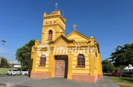 PÂNICO NA IGREJA MATRIZ: homem agride jovem e tenta arrombar sacristia com mulheres e crianças escondidas