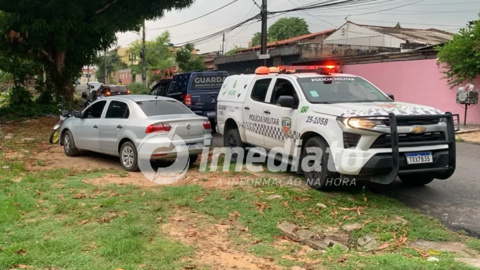 NA MIRA DO TRATOR! Reintegração de posse causa tumulto em área verde no bairro Flores