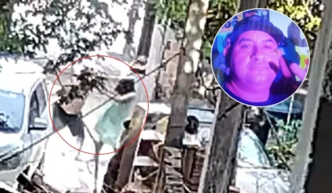 Cenas de violência: homem empurra a própria mãe e avança contra ela com facão