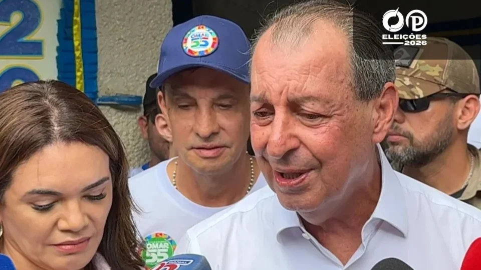 Omar Aziz vota em Manaus e destaca propostas para a saúde do Amazonas